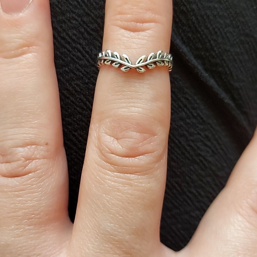 925 Oxidized Silver Leaves Wreath Ring - Picture 5 of 8